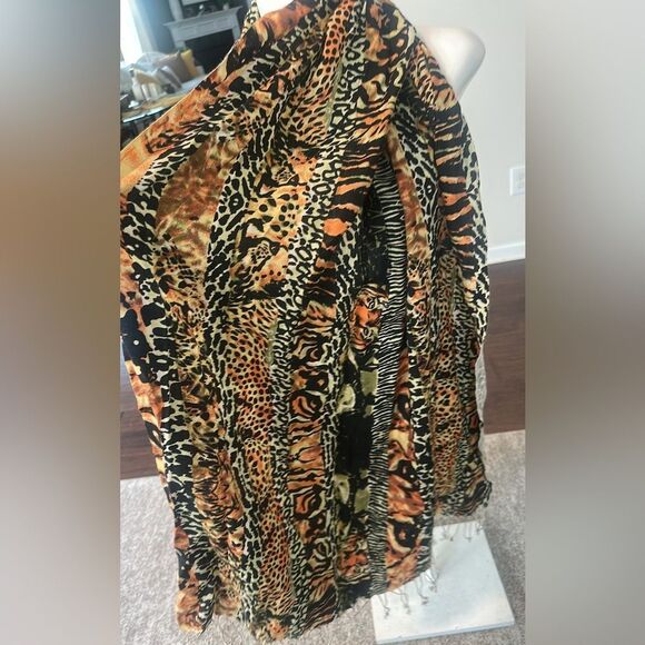 Tolani Handmade Printed Wrap/Scarf - Picture 3 of 7